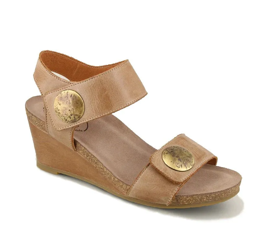 WOMEN'S TAOS CAROUSEL 3 | TAN